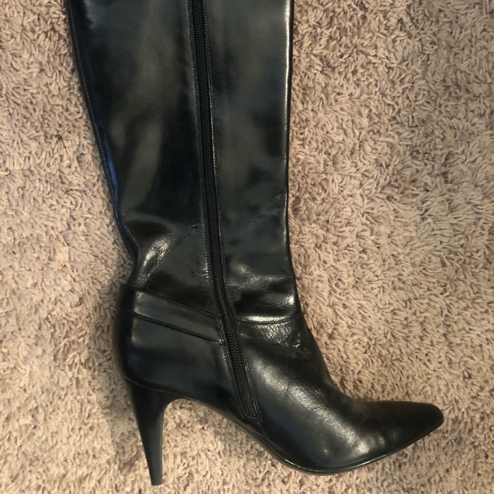 Black kitten heel boots